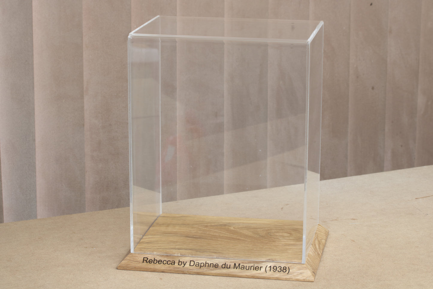 Handmade Display Case w20cm x d15cm x h25cm with OAK base