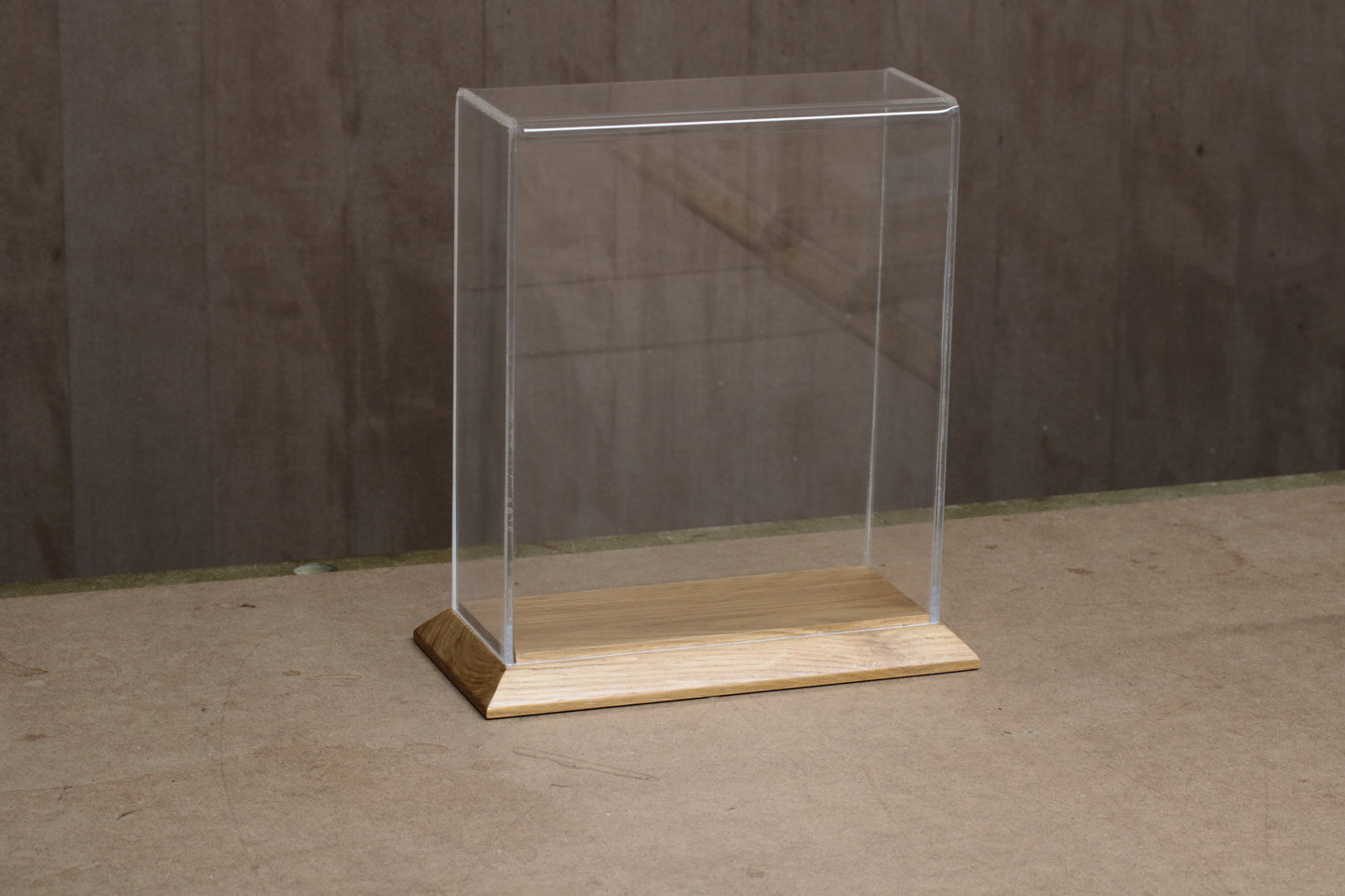HandMade Display Case w18cm x d7cm x h21cm, OAK base