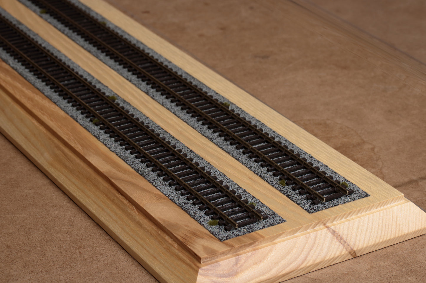 Case 70cm / Track 67cm x 2 Double Track, OO Gauge Train Display case