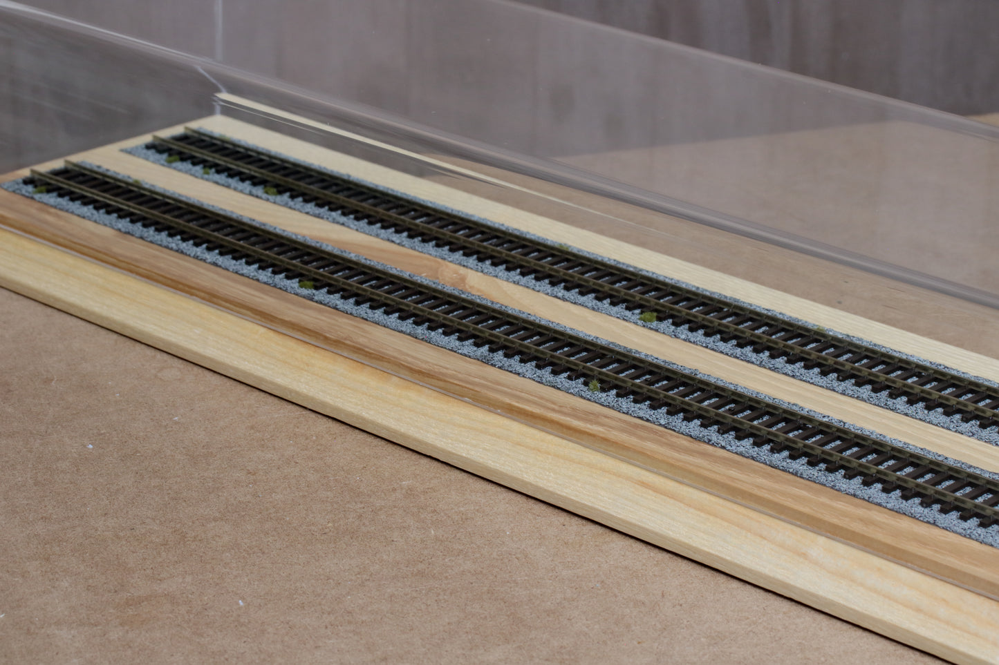 Case 70cm / Track 67cm x 2 Double Track, OO Gauge Train Display case