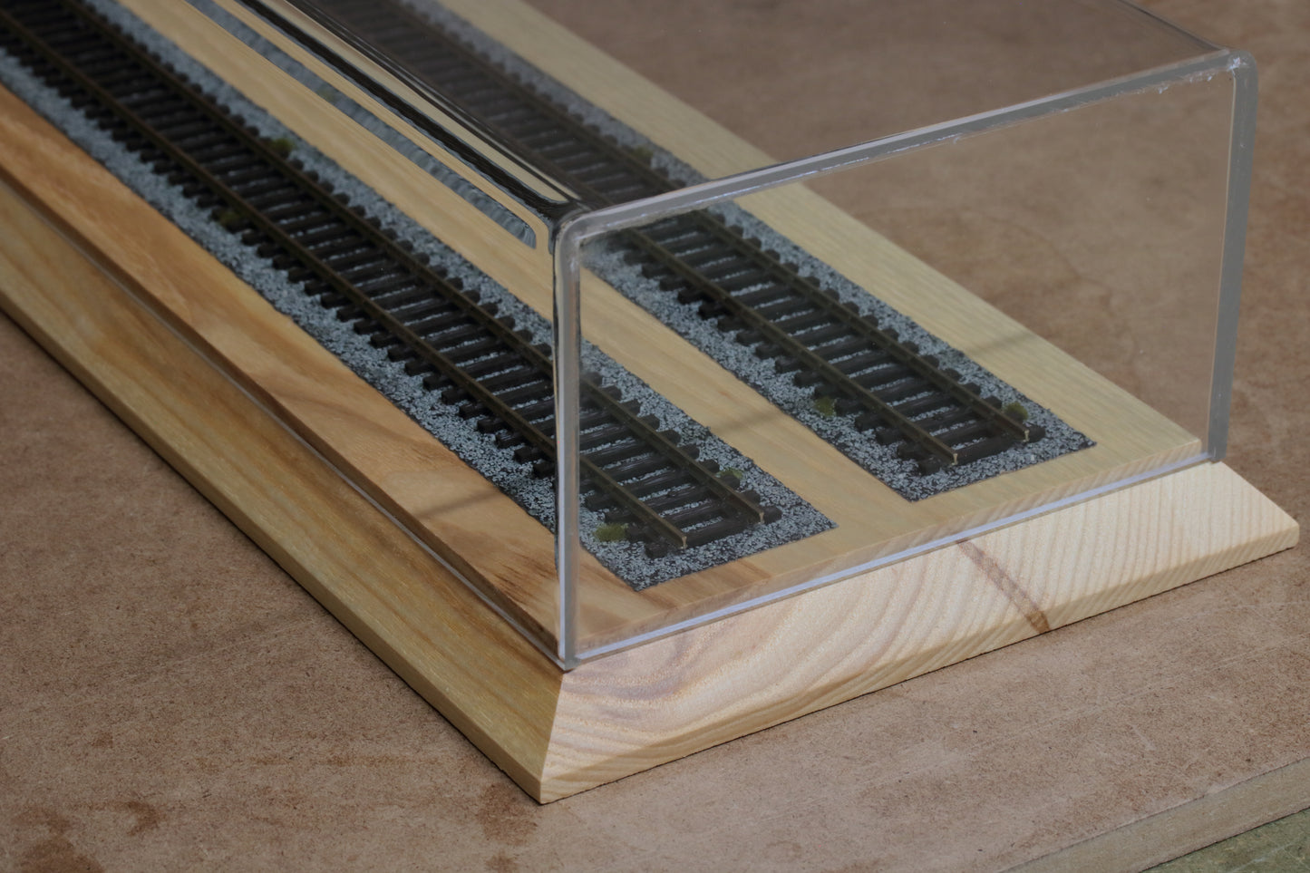 Case 70cm / Track 67cm x 2 Double Track, OO Gauge Train Display case