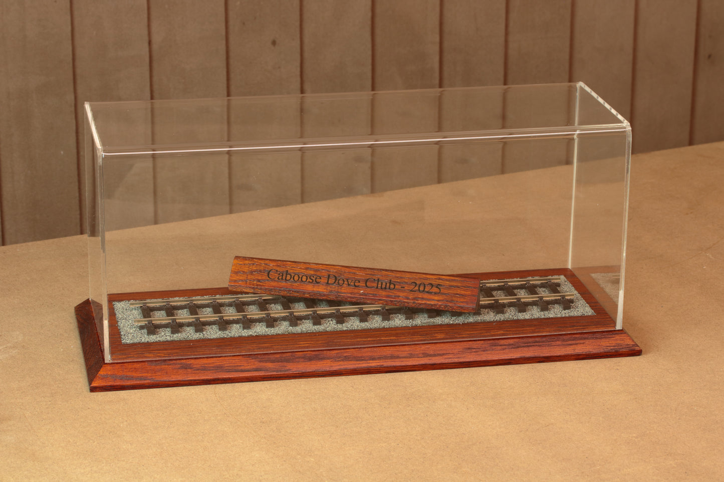 O Gauge Train Display Case 35cm / 31cm track (GOLDEN OAK)