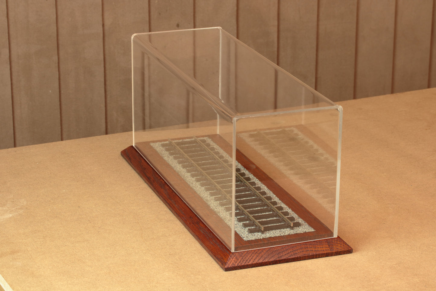 O Gauge Train Display Case 35cm / 31cm track (GOLDEN OAK)