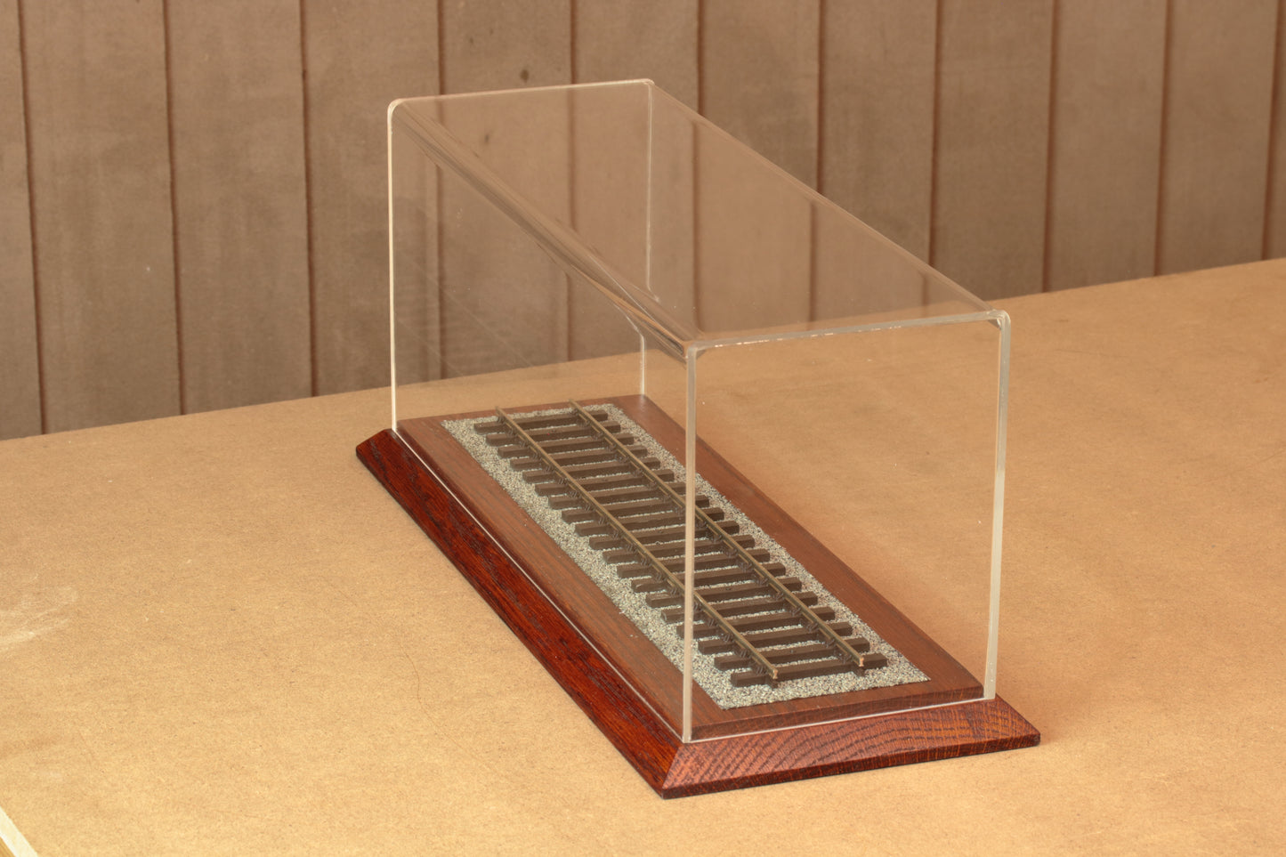 O Gauge Train Display Case 35cm / 31cm track (GOLDEN OAK)
