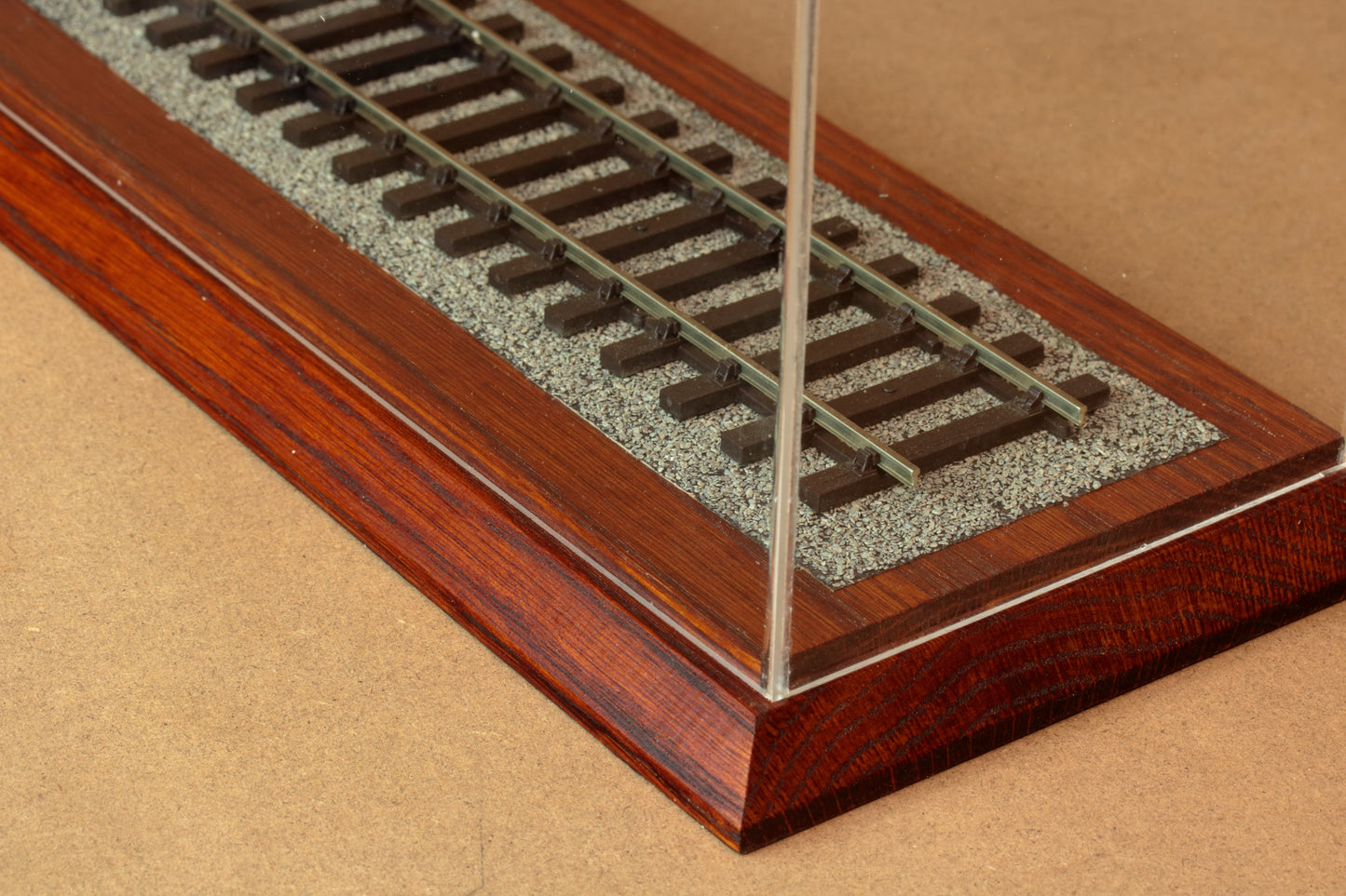 O Gauge Train Display Case 35cm / 31cm track (GOLDEN OAK)