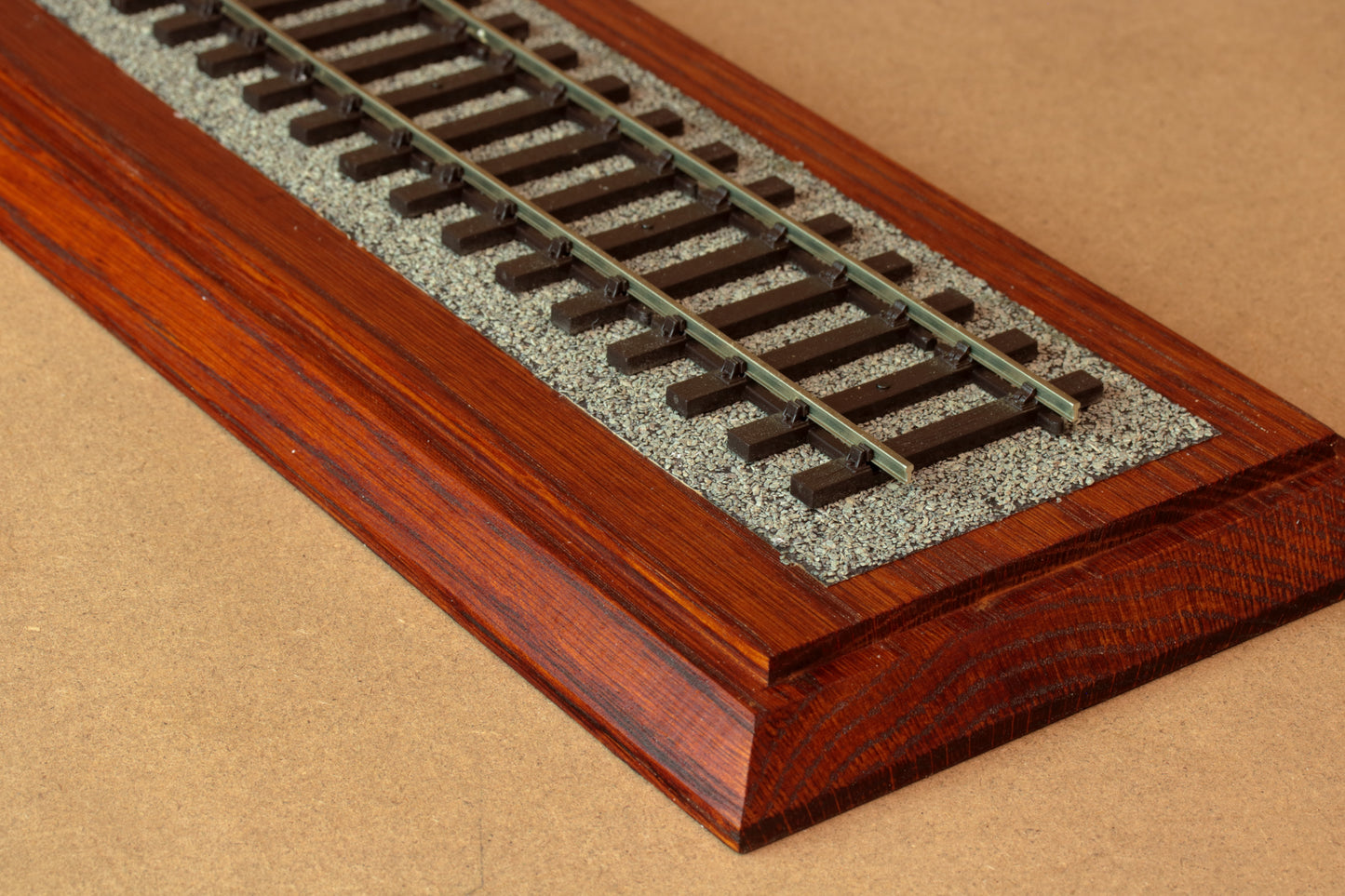 O Gauge Train Display Case 35cm / 31cm track (GOLDEN OAK)