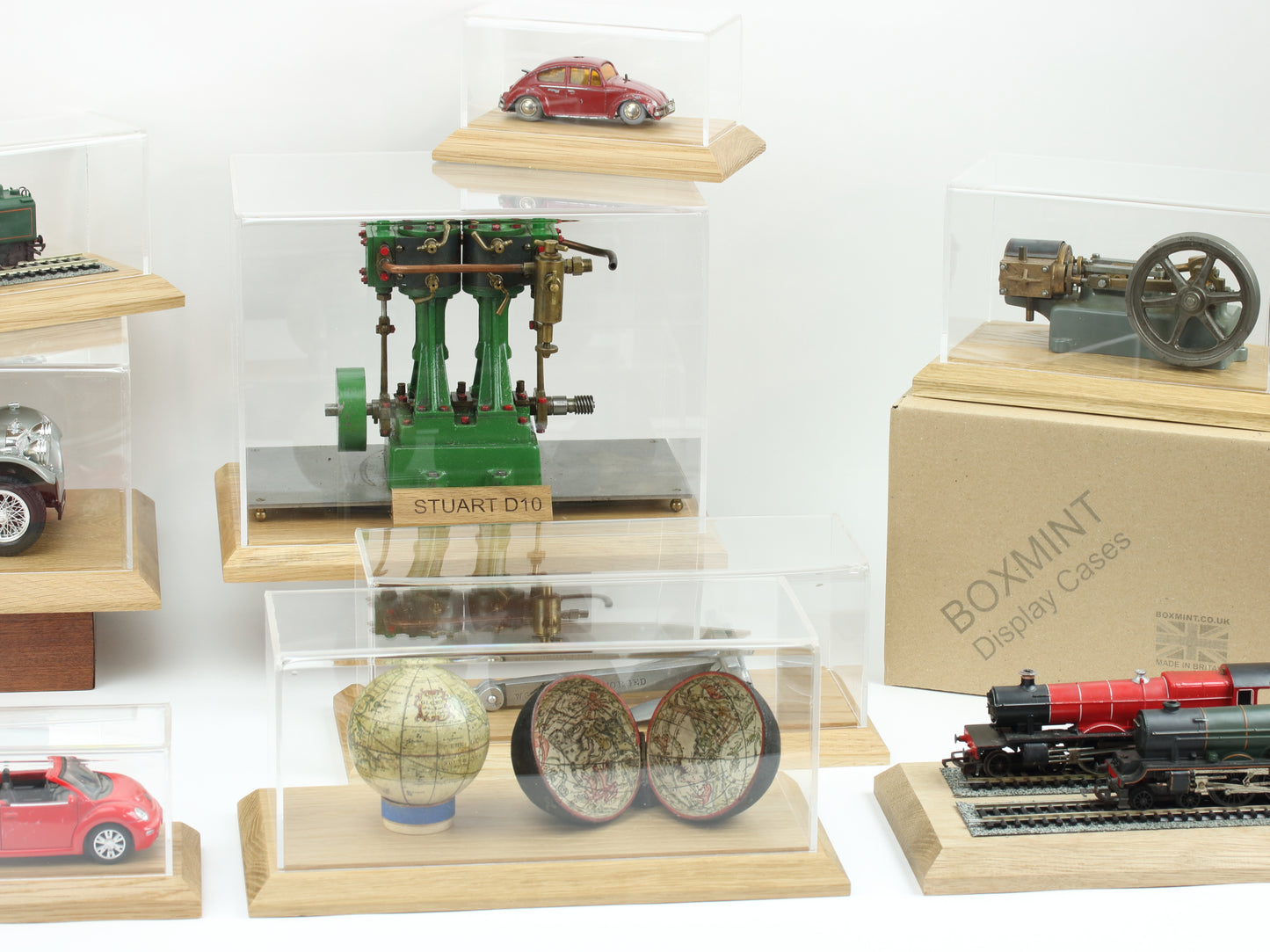 Traction Engine Display Case 70cm x 32cm x 37cm high with fitted oak base