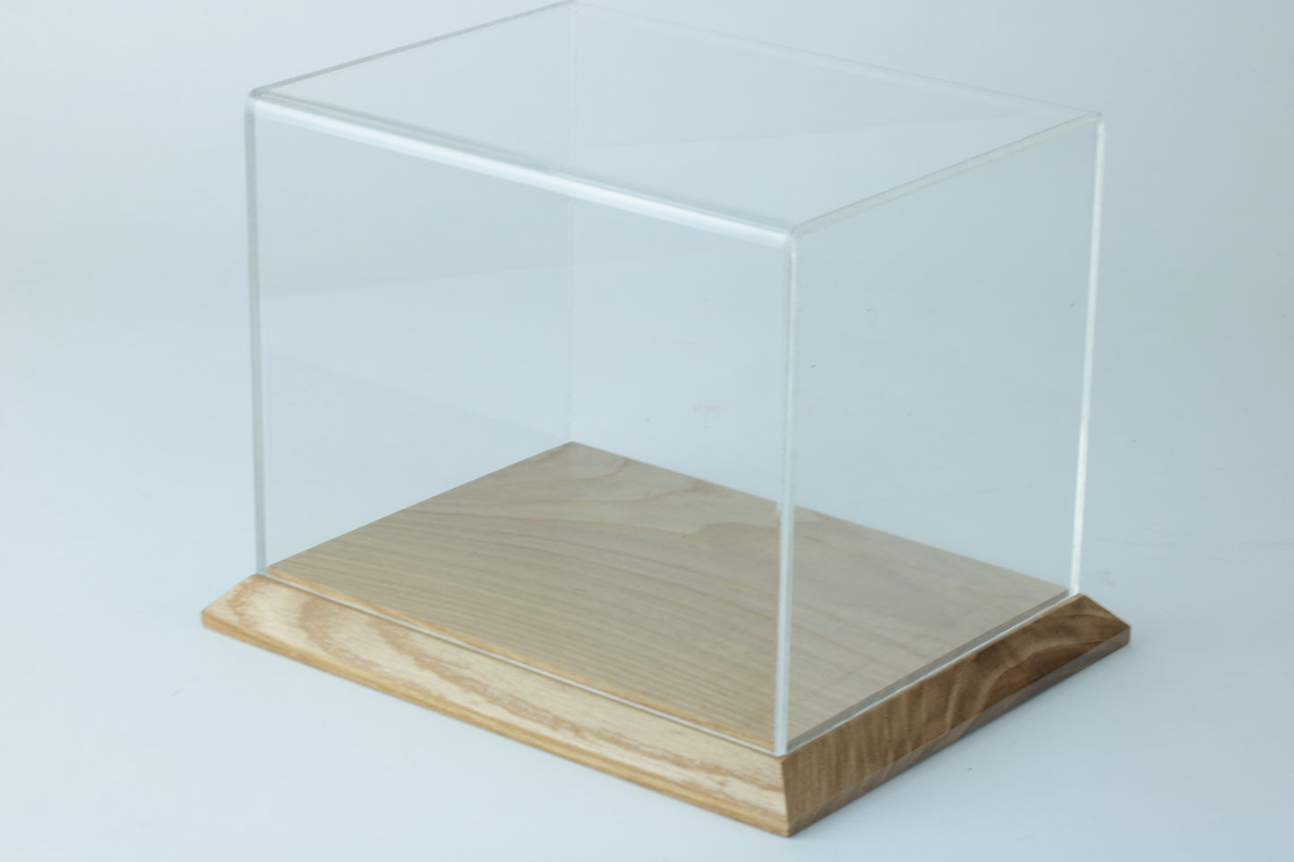 Display Case 20cm x 15cm x 15cm (internal measurements) with solid Oak base