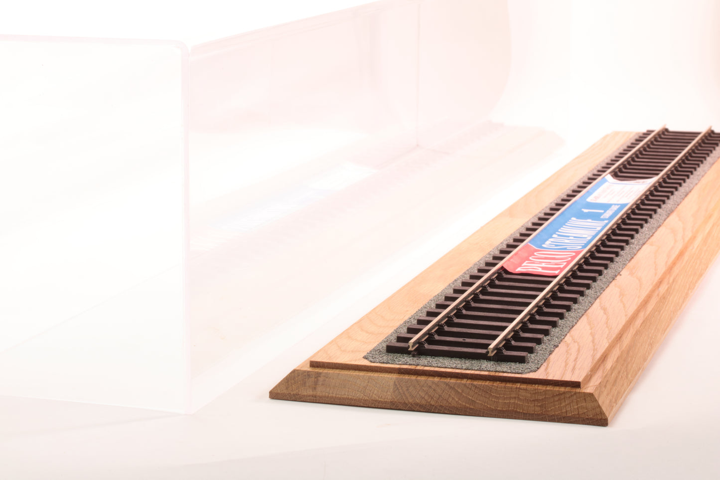 Gauge 1 Train Display case. Track length 100cm