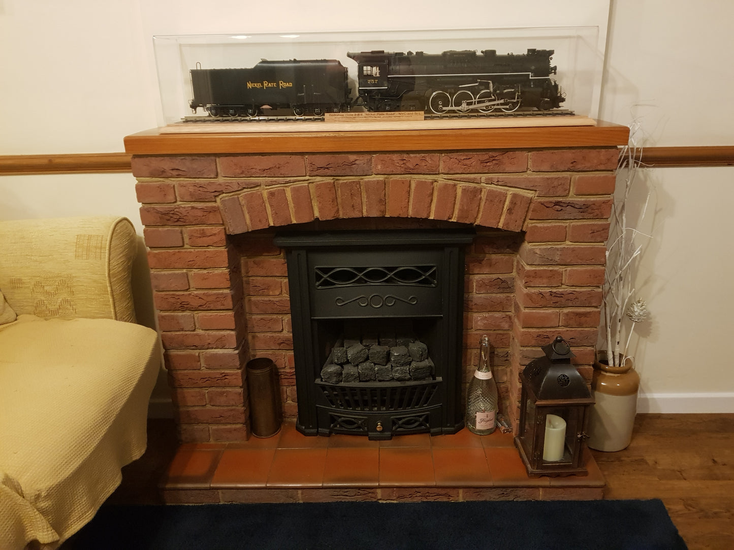 Gauge 1 Train Display case. Track length 100cm