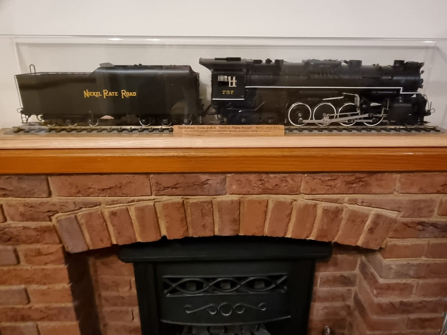 Gauge 1 Train Display case. Track length 100cm