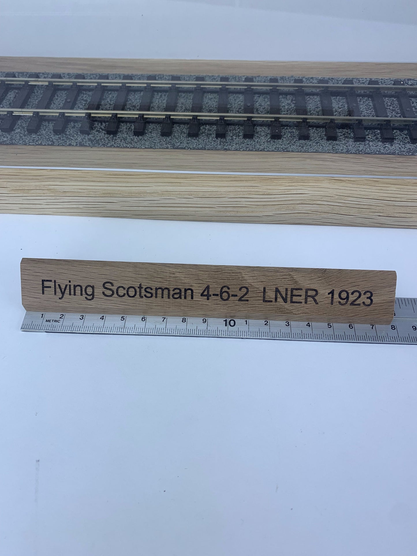 O Gauge Train Display Case 43.5cm / 39.5cm track
