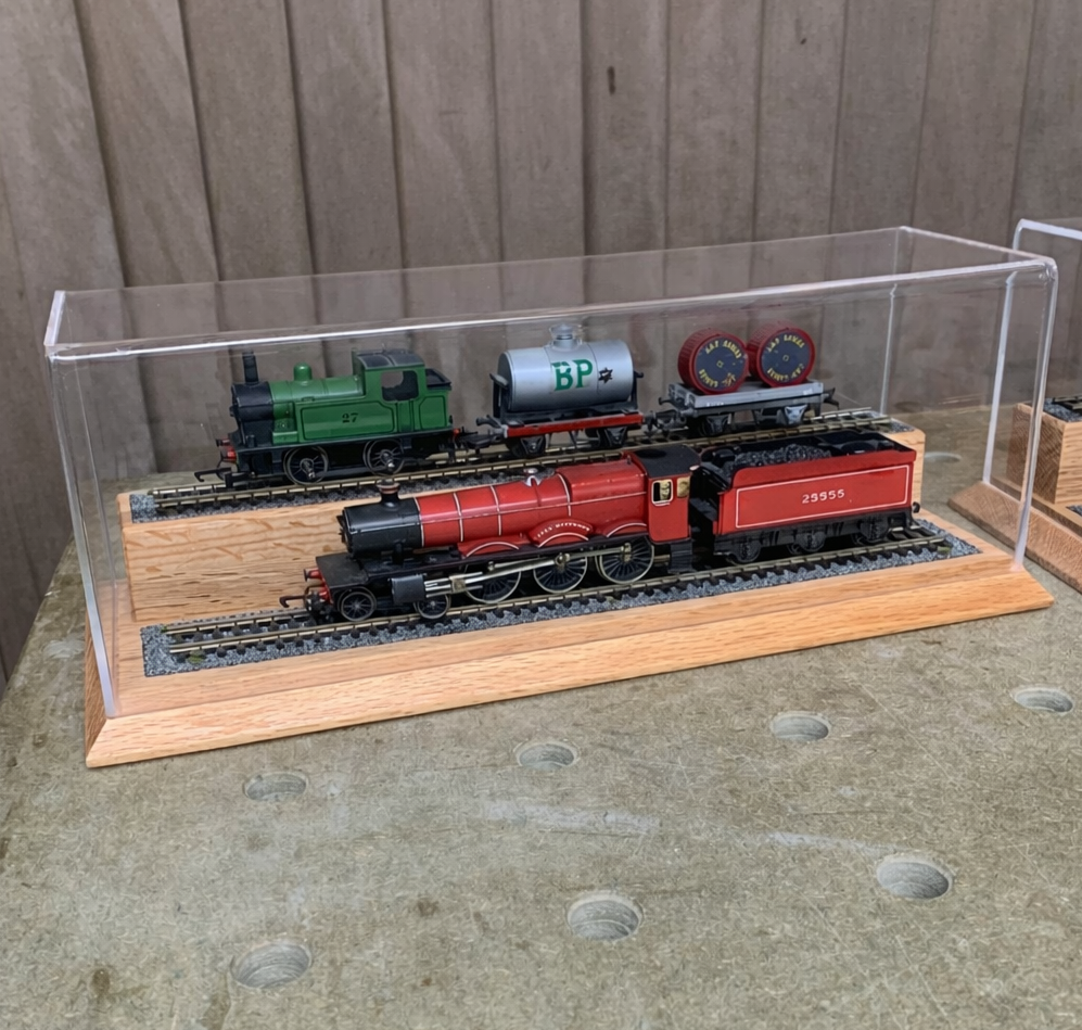 OO Gauge Model Railway Display Case with Raised Plinth – Solid Oak – 3 ...