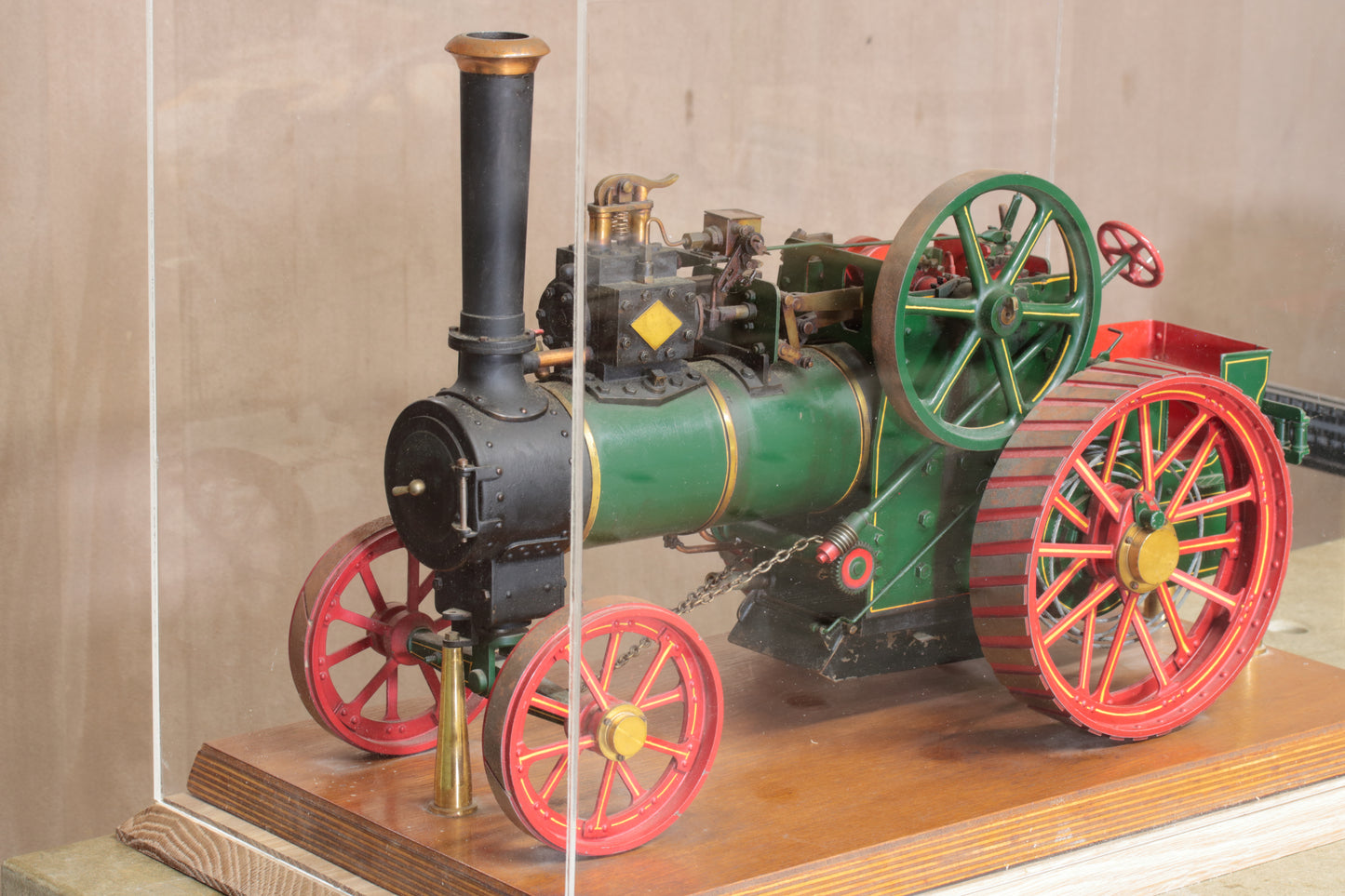 custom 3/4 inch traction engine acrylic perspex display case Allchin made in the UK by BoxMint. Wood Oak base