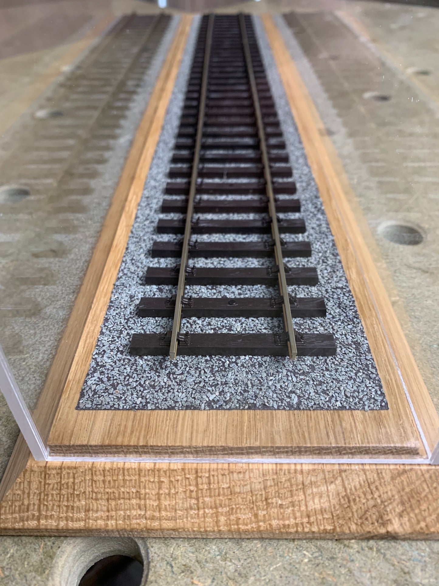 O Gauge Train Display Case 60.5cm / 56cm track