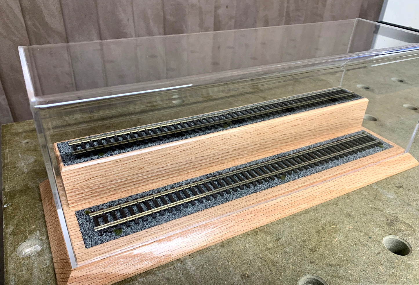 OO Gauge Model Railway Display Case with Raised Plinth – Solid Oak – 33.5cm Track