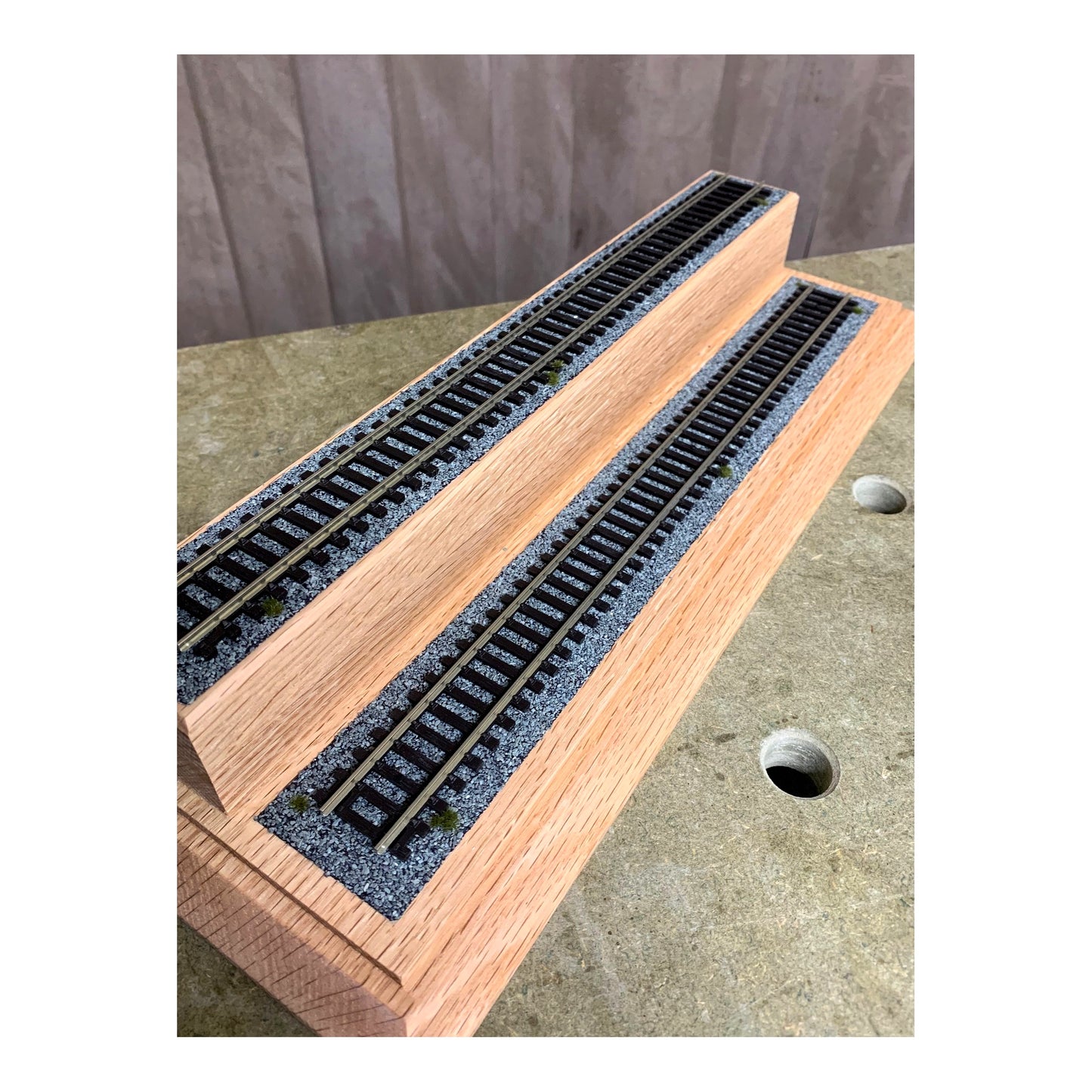 OO Gauge Model Railway Display Case with Raised Plinth – Solid Oak – 33.5cm Track