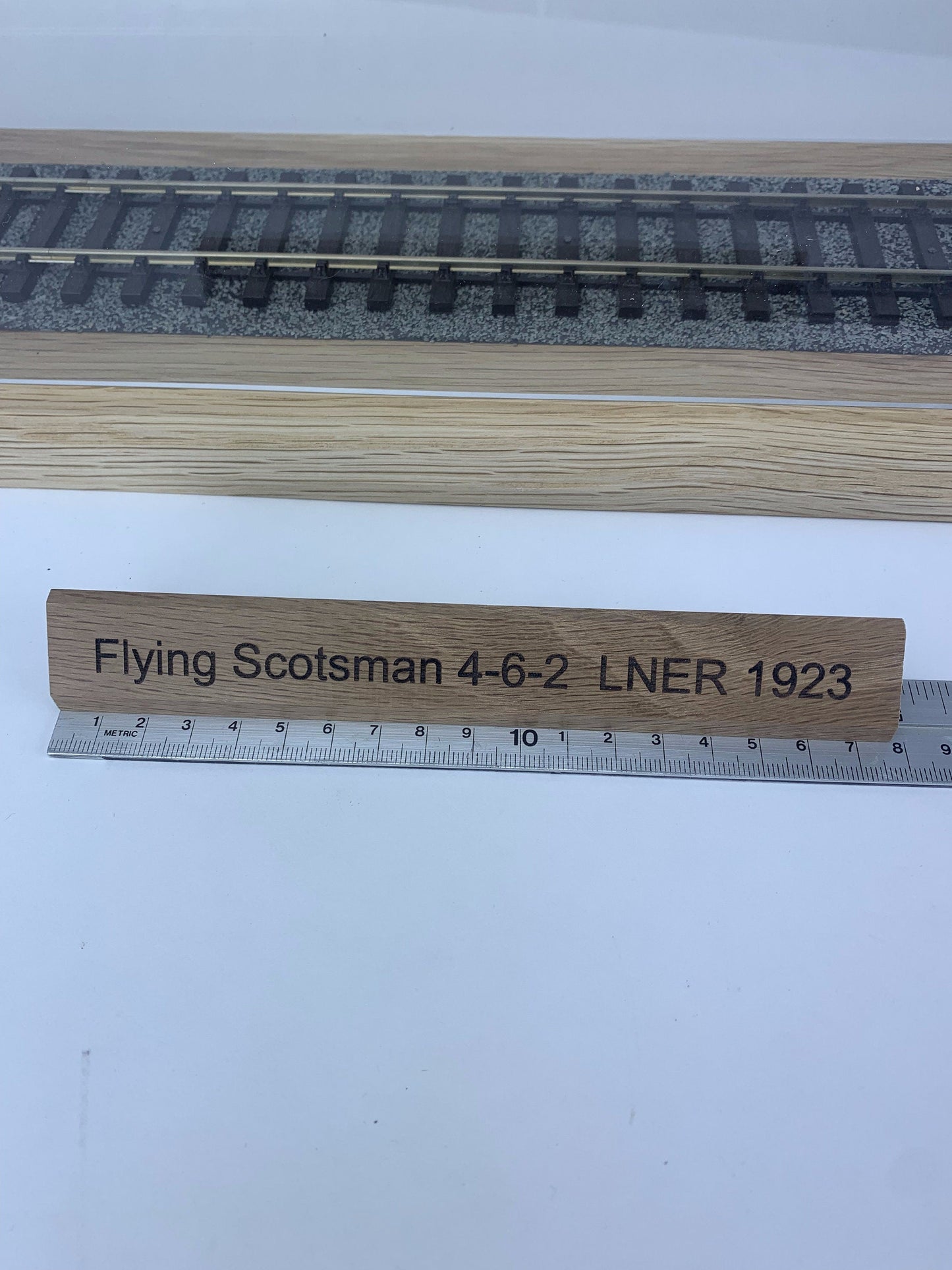 O Gauge Train Display Case 58.5cm / 54cm track