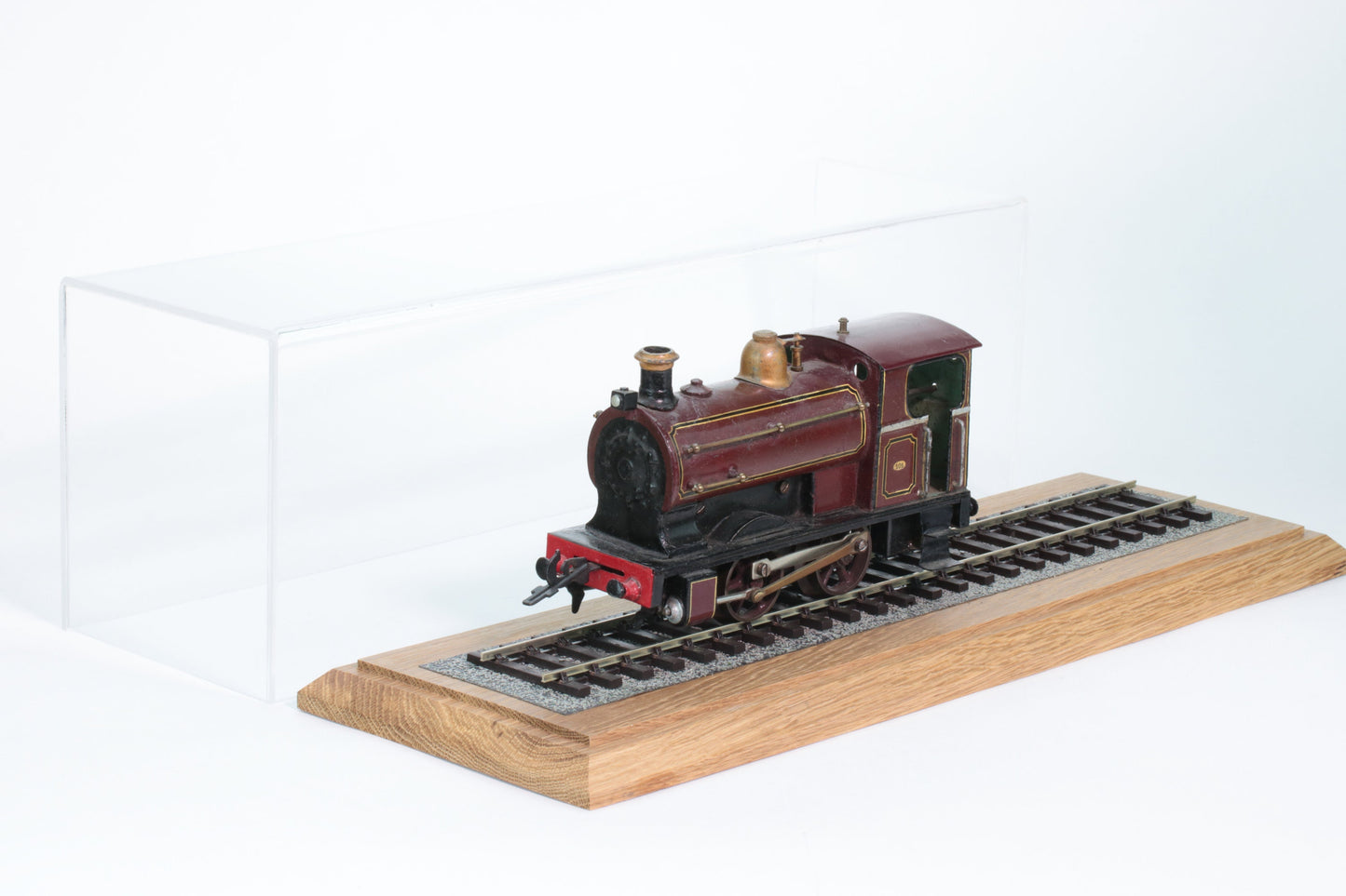 O Gauge Train Display Case 43.5cm / 39.5cm track