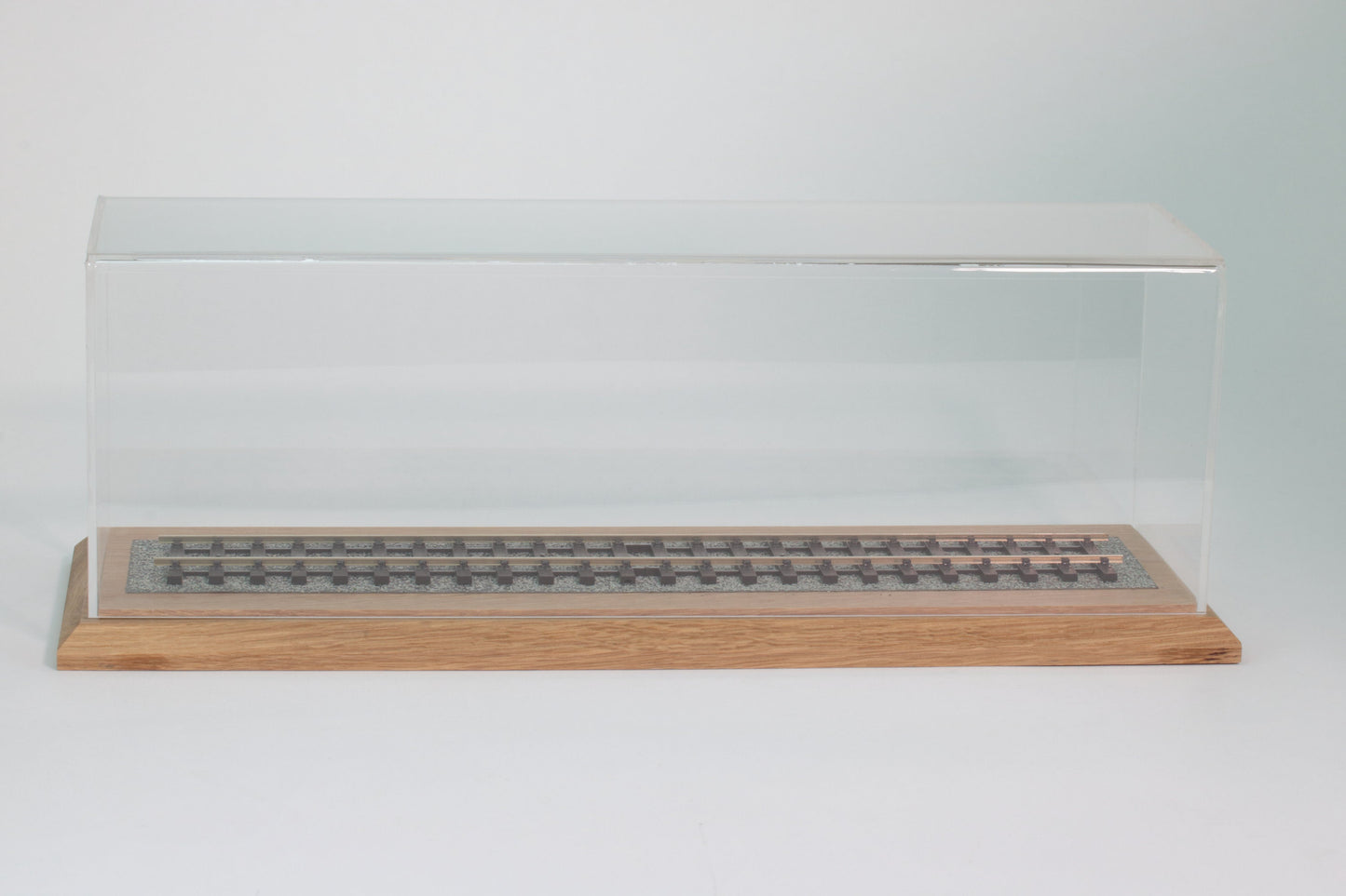 O Gauge Train Display Case 43.5cm / 39.5cm track