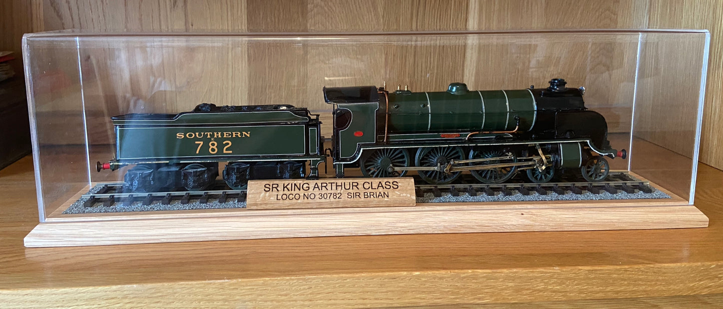 O Gauge Train Display Case 43.5cm / 39.5cm track